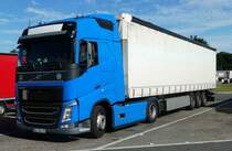 Volvo - Sattelzug rastet im Juli 2017 an der A 3