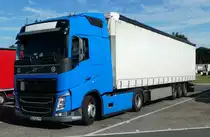 Volvo - Sattelzug rastet im Juli 2017 an der A 3