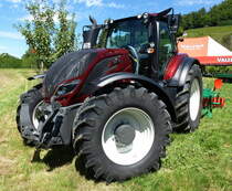 Valtra T214, finnischer Allradschlepper mit 6-Zyl.Diesel, 7400ccm, 215PS, Schleppertreffen Glottertal, Juli 2017