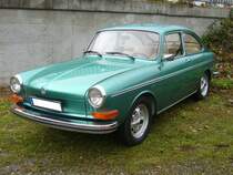 VW Typ 3 1600 TL der Baujahre 1969 bis 1973. Der Typ 3 wurde ja bereits 1961 vorgestellt. Als Erweiterung der Modellpalette kam 1965 die so genannte T ouren L imousine mit Fließheck auf den Markt. 1969 wurde die Baureihe  facegeliftet . Ein solches Fahrzeug wurde hier abgelichtet. 1. Oldtimertreffen am Mülheimer Ruhrgebietsladen am 07.10.2017.