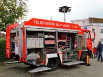 Feuerwehr Bad Vilbel Mercedes Benz RW1 (Florian Vilbel 1-51-1) am 03.10.17 in Bad Vilbel beim Tag der offenen Tür 