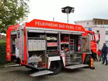 Feuerwehr Bad Vilbel Mercedes Benz RW1 (Florian Vilbel 1-51-1) am 03.10.17 in Bad Vilbel beim Tag der offenen Tür 