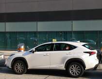 Lexus NX300h Hybrid-SUV als Taxi in Wien am 23.09.2017