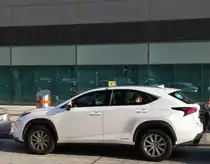 Lexus NX300h Hybrid-SUV als Taxi in Wien am 23.09.2017