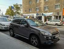 Peugeot 4008, vorgänger des 3008, in Wien am 23.09.2017