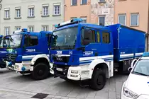 Mercedes Benz Axor 1829 und MAN TGM 13.250 THW Ortsverband Eggenfelden auf dem Sttadtplatz von Eggenfelden am 08.10.2017