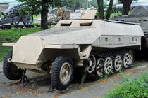 Ein mittlerer Schützenpanzerwagen Sd.Kfz. 251 der deutschen Wehrmacht im Museum der polnischen Armee. (Warschau, August 2011)