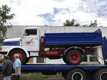 S4000 Kipper als Ladung f�r den Tieflader beim Bulldogtreffen im AGRA Messepark 2007