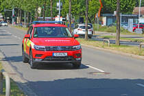 Kommandowagen auf 2017 VW Tiguan mit Blaulichtbalken Hänsch DBS5000 und Fiamm Presslufthorn im Kühlergrill der Berufsfeuerwehr Chemnitz, Feuer- und Rettungswache 1, fotografiert kurz vor Indienststellung am 15. Juni 2017