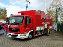 Katastrophenschutz Land Hessen MAN TGM Einsatzleitwagen2 des Wetterau Kreis am 03.10.17 in Bad Vilbel beim Tag der offenen Tür der Feuerwehr
