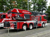 Berufsfeuerwehr Darmstadt Scania DLK23/12 (Florian Darmstadt 1-30-1) am 07.10.17 beim Tag der offenen Tür der HEAG