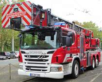 Berufsfeuerwehr Darmstadt Scania DLK23/12 (Florian Darmstadt 1-30-1) am 07.10.17 beim Tag der offenen Tür der HEAG