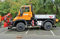 HEAG mobilo Mercedes Benz Zweiwege Unimog mit Mähvorsatz am 07.10.17 in Darmstadt beim Tag der offenen Tür