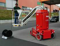 =Mateco Hubbühne ist zu Wartungsarbeiten an der Globustankstelle in Petersberg eingesetzt, Juli 2017