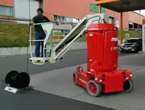 =Mateco Hubbühne ist zu Wartungsarbeiten an der Globustankstelle in Petersberg eingesetzt, Juli 2017