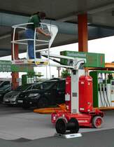 =Mateco Hubbühne ist zu Wartungsarbeiten an der Globustankstelle in Petersberg eingesetzt, Juli 2017