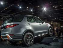 Land Rover Discovery V. (Rückansicht). Aufnahme: IAA 2017 Frankfurt Motor Show (September 2017).