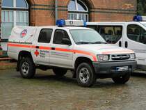 TOYOTA Hilux (Bj. 1997-2005), hier mit 2,4 TD motorisiert, im Dienst des DRK - Kreisverband Hamburg-Eimsbüttel e.V. am 07.10.2017 in HH.