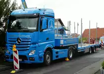 =MB Actros von Holzbau GUTMANN steht im Juli 2017 auf einer Baustelle in Petersberg-Marbach
