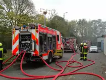 Feuerwehr Frankfurt Sossenheim Mercedes Benz Atego LF20 (ehemals HLF20 der BF) (Florian Frankfurt 43/44) am 28.10.17 in Rödelheim bei der Jugendfeuerwehr Abschlussübung 