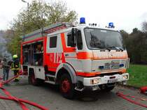 Feuerwehr Frankfurt Mercedes Benz LF10 (Florian Frankfurt 25/44) am 28.10.17 in Rödelheim bei der Jugendfeuerwehr Abschlussübung 