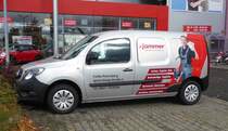 =MB Citan der Firma  HAMMER  steht im Oktober 2017 vor der Filiale in Petersberg