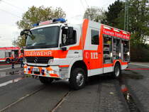 Feuerwehr Frankfurt Mercedes Benz Atego LF20 (ehemals HLF20 der BF) (Florian Frankfurt 25/44) am 28.10.17 in Rödelheim bei der Jugendfeuerwehr Abschlussübung 