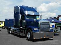 =Freightliner der Tischlerei KONRAD steht beim Country-, Trucker- und Streetfoodfestival Fulda im Juli 2017