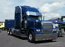 =Freightliner der Tischlerei KONRAD steht beim Country-, Trucker- und Streetfoodfestival Fulda im Juli 2017