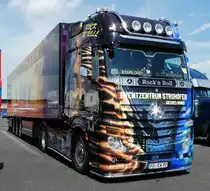MB-Sattelzug als Werbeträger für den Autohof Geiselwind steht beim Country-, Trucker- und Streetfoodfestival Fulda im Juli 2017