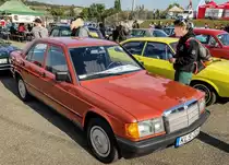 Laut Inhaberangabe wurde dieser Mercedes-Benz 190 E (W201) am ersten Produktionstag, 1982 gebaut. Foto: 01.10.2017, Hungaroring Classic.