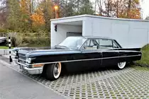 Cadillac Sedan DeVille, Jahrgang 1963. Aufgenommen am 4. November 2017 in Wetzikon, Kanton Zürich, Schweiz