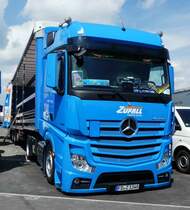=MB Actros - Sattelzug der Spedition ZUFALL steht beim Country-, Trucker- und Streetfoodfestival Fulda im Juli 2017