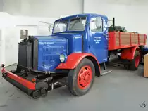 Dieser LKW Tatra 27b wurde im Jahr 1943 gebaut. Er hat einen Holzvergasermotor.