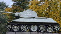 Ein russischer Panzer T-34 am Sowjetische Ehrenmal im Berliner Ortsteil Tiergarten. (Oktober 2013)