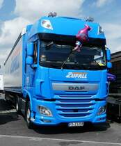 =DAF - Sattelzug der Spedition ZUFALL steht beim Country-, Trucker- und Streetfoodfestival Fulda im Juli 2017