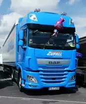 =DAF - Sattelzug der Spedition ZUFALL steht beim Country-, Trucker- und Streetfoodfestival Fulda im Juli 2017