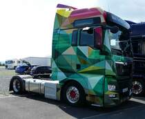 =MAN von  MAN Tattoo Truck  steht beim Country-, Trucker- und Streetfoodfestival Fulda im Juli 2017