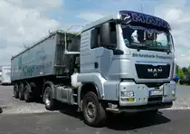 =MAN-Sattelzug von BIRKENBACH-Transporte steht beim Country-, Trucker- und Streetfoodfestival Fulda im Juli 2017