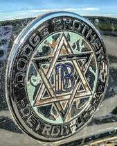 Firmenlogo von Dodge Brothers Detrioit, aufgenommen auf der Hungaroring Classics am 01.10.2017.