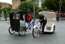 =Fahradtaxis warten im September 2017 in Nizza auf Kundschaft