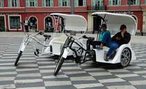 =Fahradtaxis warten im September 2017 in Nizza auf Kundschaft