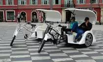 =Fahradtaxis warten im September 2017 in Nizza auf Kundschaft