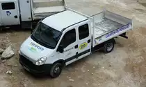 =Iveco Doppelkabiner mit Ladepritsche, gesehen im September 2017 in Menton/F