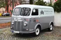 Peugeot-Kastenwagen als Werbeträger nahe der Glienicker Brücke (Potsdam/Deutschland, 26.10.2017)