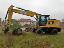 Kropp Bau CAT M320F Bagger am 11.11.17 in Neu-Isenburg 