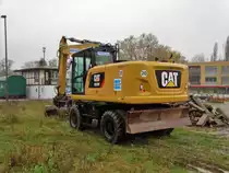 Kropp Bau CAT M320F Bagger am 11.11.17 in Neu-Isenburg 