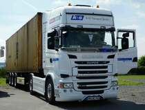 =Scania R 480 steht beim Country-, Trucker- und Streetfoodfestival Fulda im Juli 2017