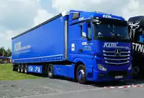 =MB Actros von KLM-Transporte steht beim Country-, Trucker- und Streetfoodfestival Fulda im Juli 2017