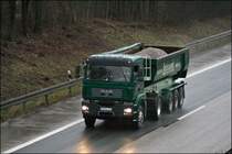 Latussek: Ein weiterer MAN TGA 18.440(?) von Latussek Baustoffe ist mit Schotter(?) in Richtung Hagen unterwegs. (23.01.2009)
